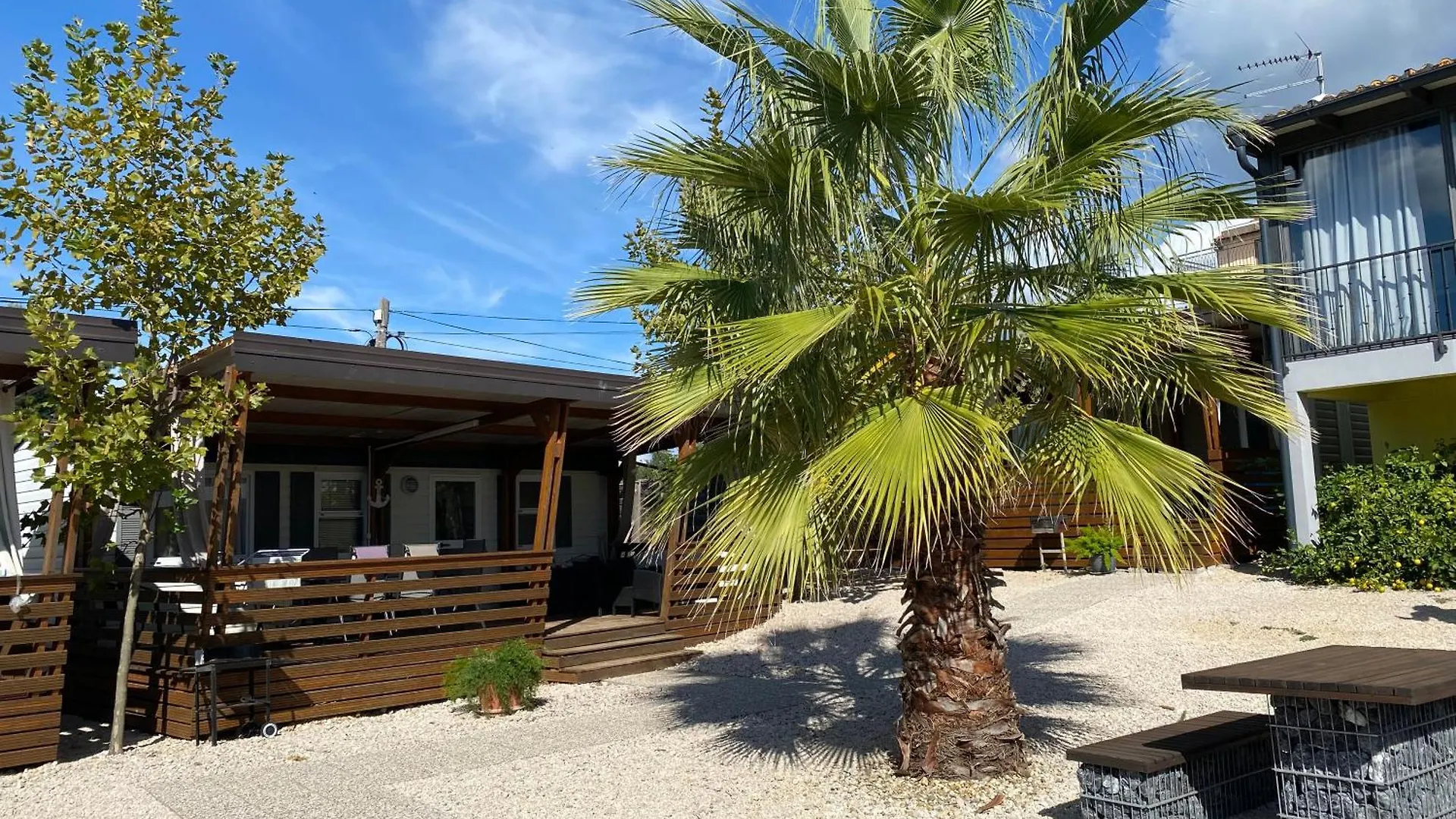 Chalet-Mobilehome Mit Pool Turanj