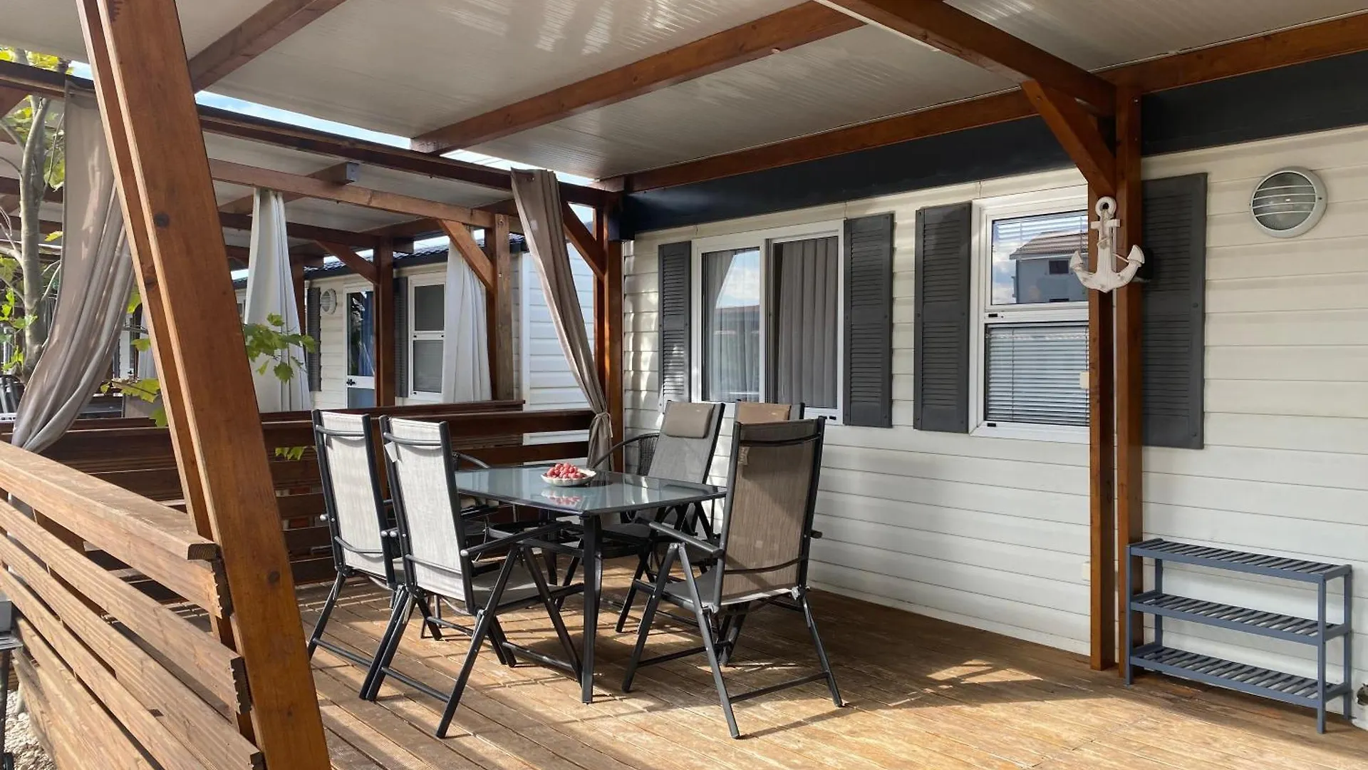 Chalet-Mobilehome Mit Pool Turanj